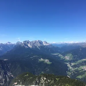 https://monica-santo-stefano-di-cadore.hotelinveneto.com